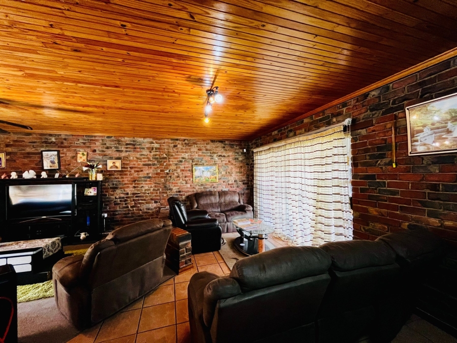 4 Bedroom Property for Sale in Pellissier Free State